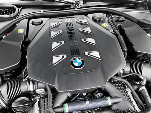 Used 2025 BMW 760i xDrive w/ Executive Package AWD/4WD image 34