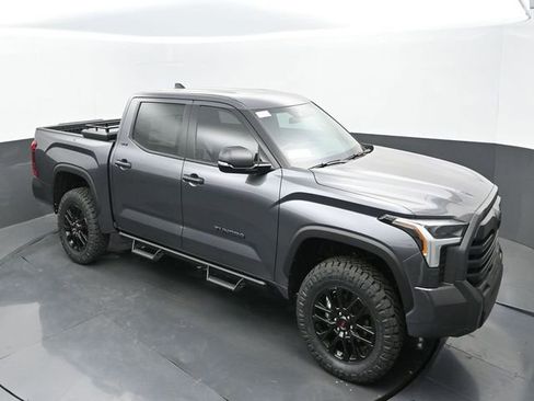 Used 2025 Toyota Tundra SR5 w/ SR5 Convenience Package AWD/4WD image 27