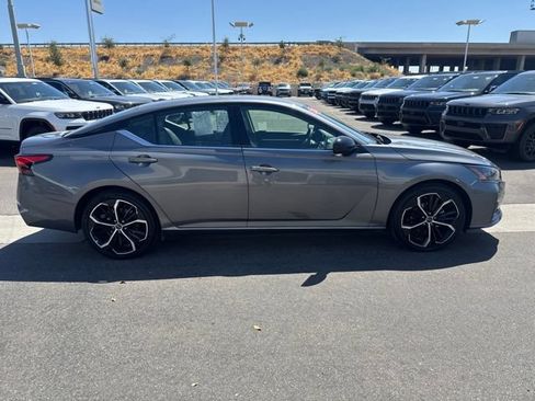 Used 2024 Nissan Altima 2.5 SR FWD image 7