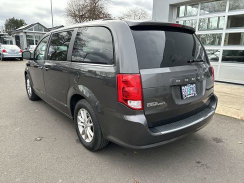 Used 2019 Dodge Grand Caravan SXT image 2