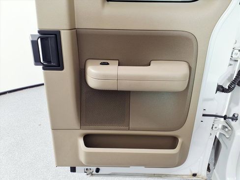 Used 2005 Ford F150 XLT image 10