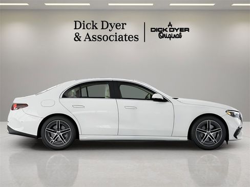 Used 2025 Mercedes-Benz E 350 Sedan image 4