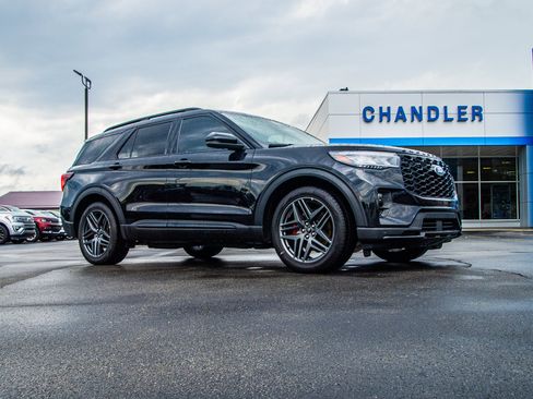 Used 2025 Ford Explorer ST AWD/4WD image 9