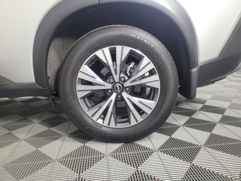 Used 2023 Nissan Rogue SV image 17