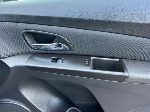 Used 2015 Chevrolet Cruze LT w/ Technology Package image 17