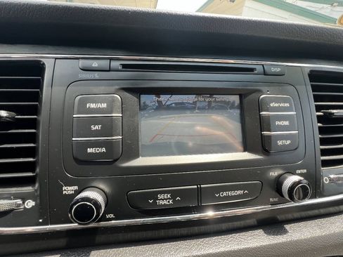 Used 2016 Kia Sedona LX w/ Option Group 020 FWD image 15