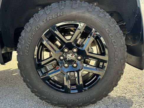 Used 2022 Chevrolet Silverado 1500 LT Trail Boss w/ LT Trail Boss Premium Package image 10