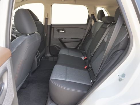 Used 2023 Nissan Rogue SV FWD image 25