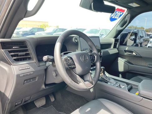 Used 2024 Lexus GX 550 w/ Accessory Package (Z1) AWD/4WD image 10