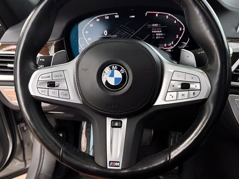 Used 2022 BMW 750i xDrive w/ M Sport Package AWD/4WD image 16