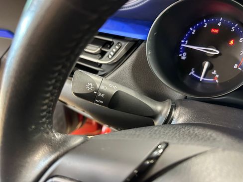 Used 2020 Toyota C-HR XLE FWD image 18