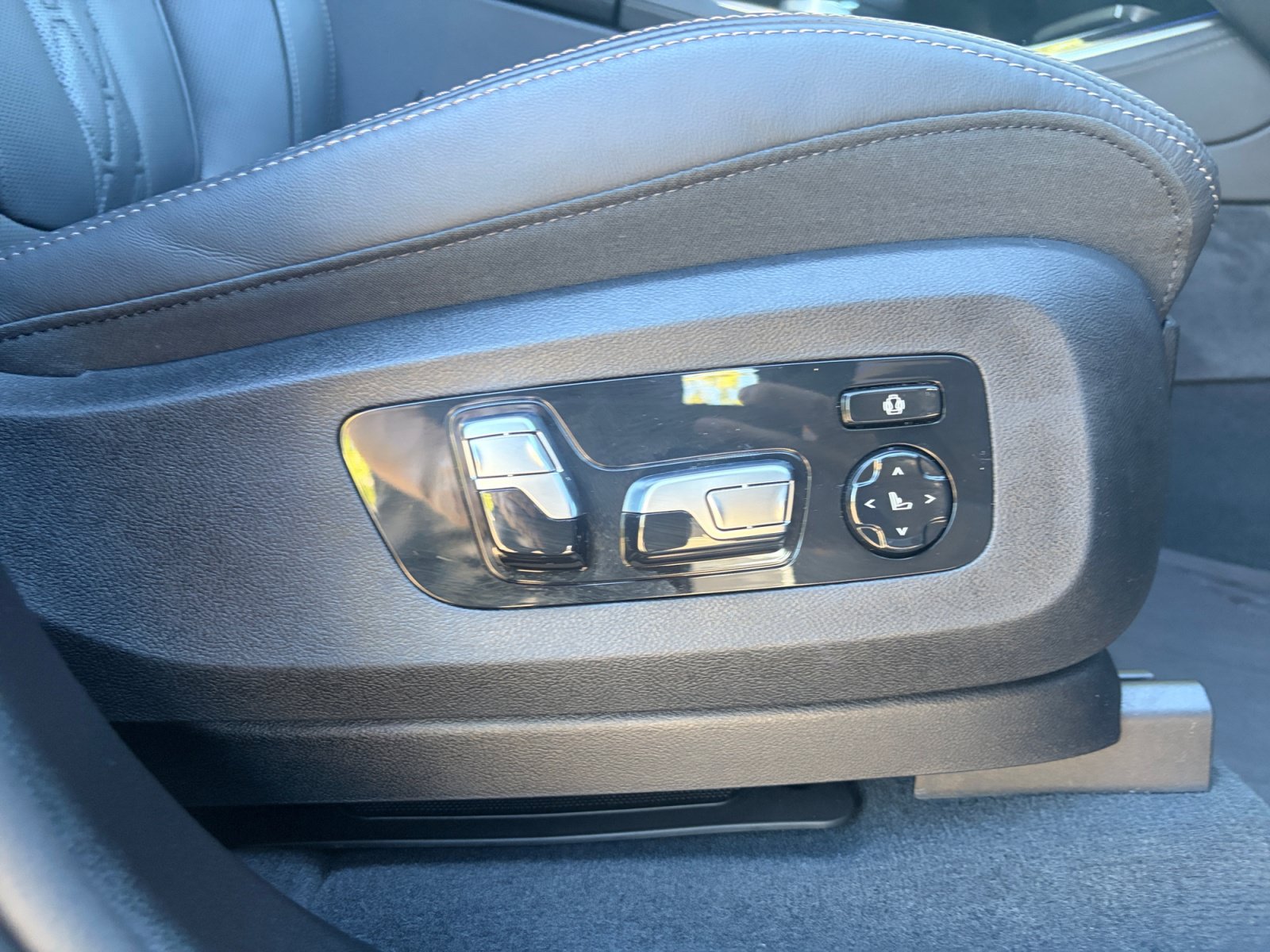 Used 2026 BMW X5 M60i AWD/4WD image 29