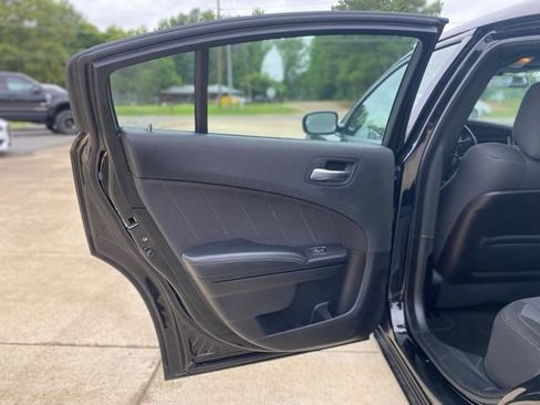 Used 2019 Dodge Charger SXT w/ Blacktop Package RWD image 14