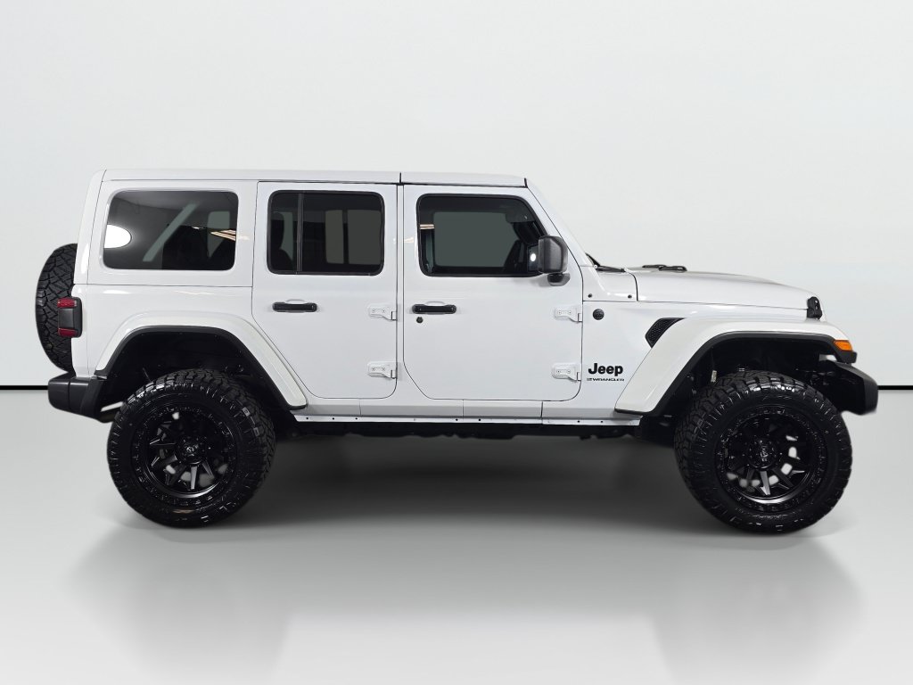 Used 2025 Jeep Wrangler Unlimited Sahara AWD/4WD image 7