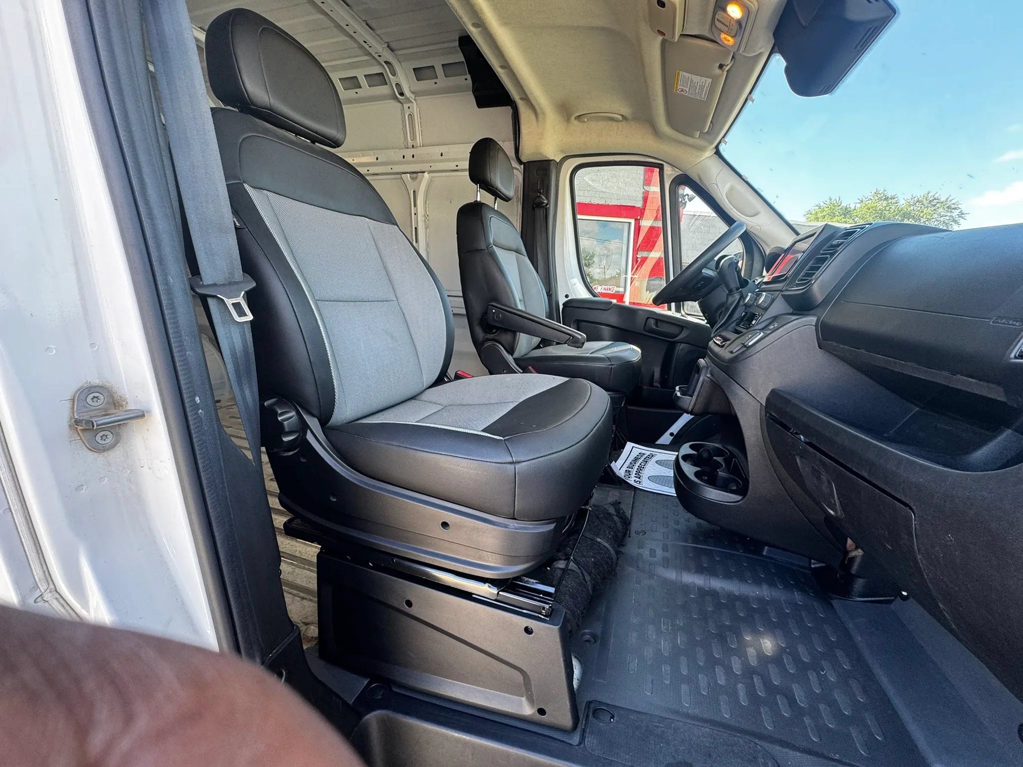 Used 2025 RAM ProMaster 2500 w/ Convenience Group FWD image 7