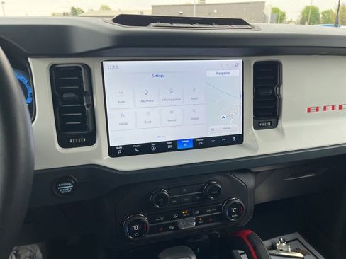 Used 2025 Ford Bronco Heritage Edition AWD/4WD image 18
