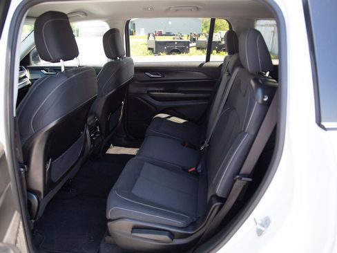 Used 2023 Jeep Grand Cherokee L Laredo AWD/4WD image 21