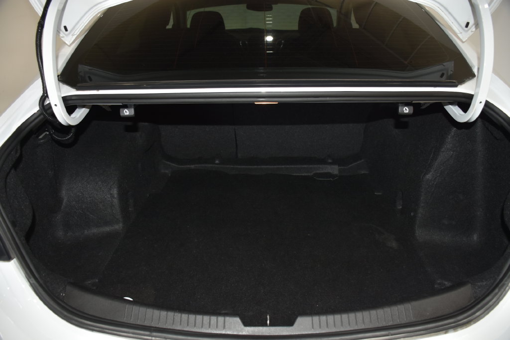 Used 2021 Chevrolet Malibu LT FWD image 30