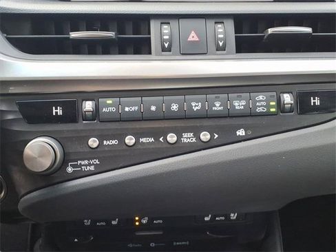 Certified 2021 Lexus ES 300h w/ Premium Package image 11