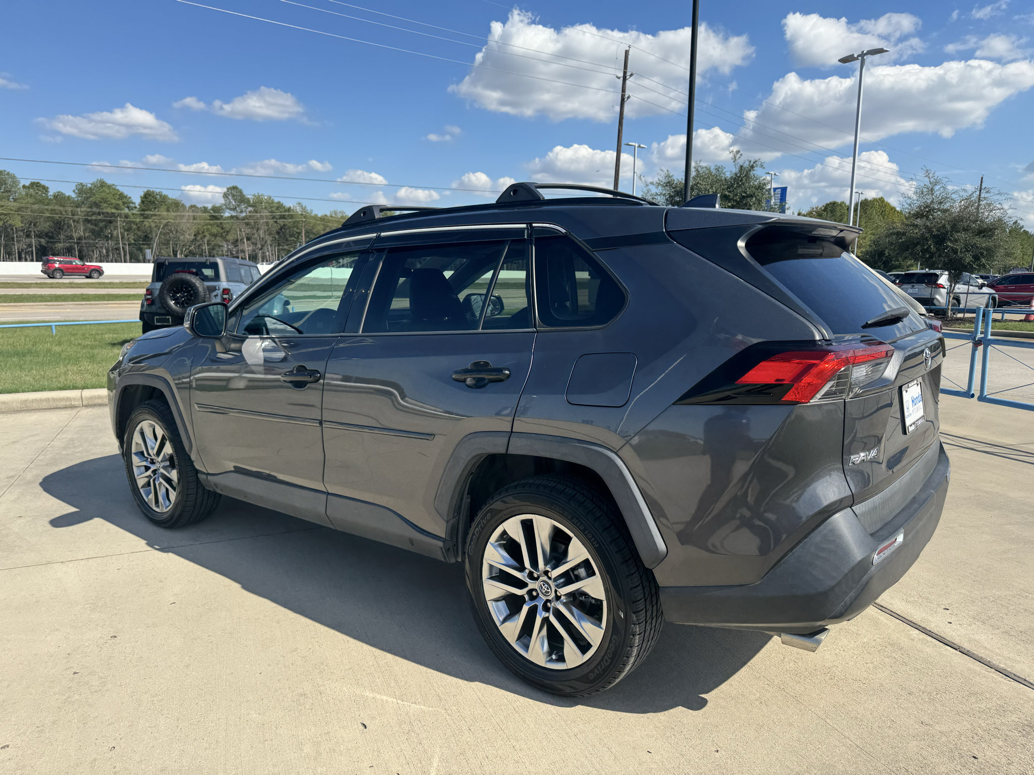 Used 2020 Toyota RAV4 XLE Premium AWD/4WD image 6