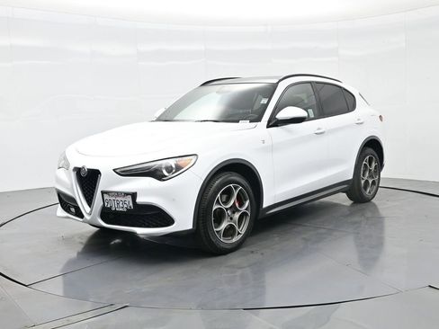 Used 2022 Alfa Romeo Stelvio Ti image 2