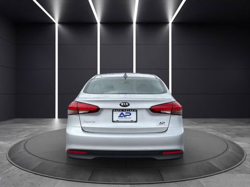 Used 2017 Kia Forte LX image 5