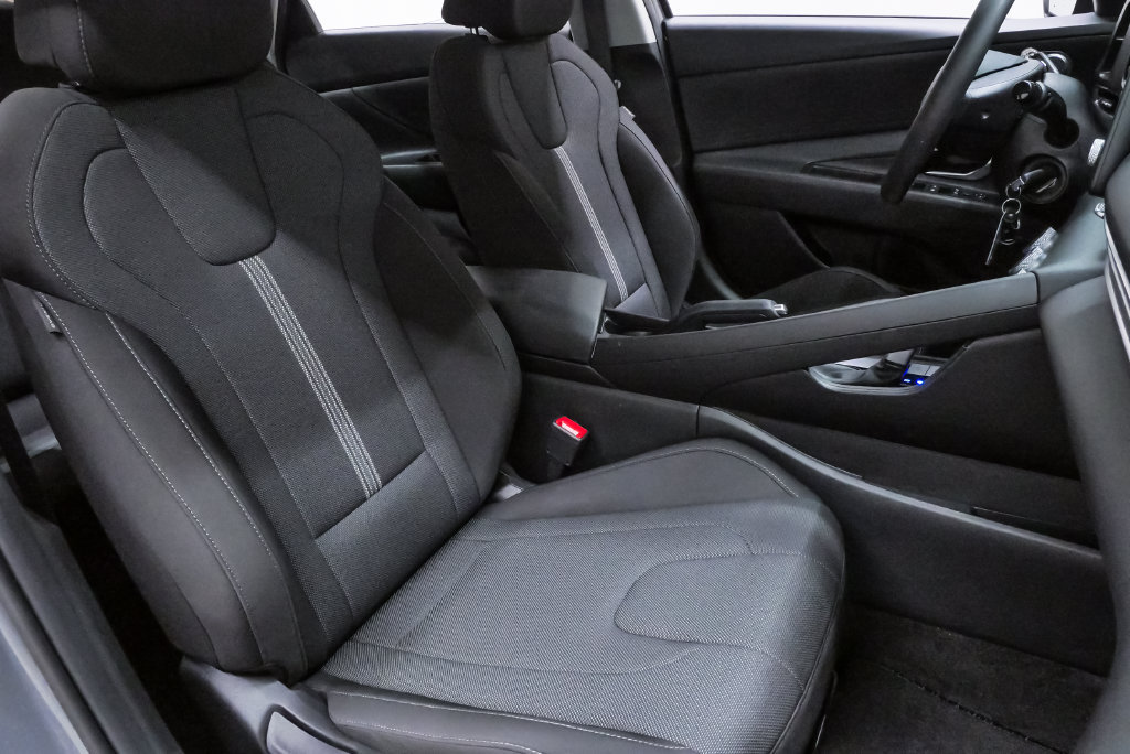 Certified 2026 Hyundai Elantra SE w/ Cargo Package FWD image 14
