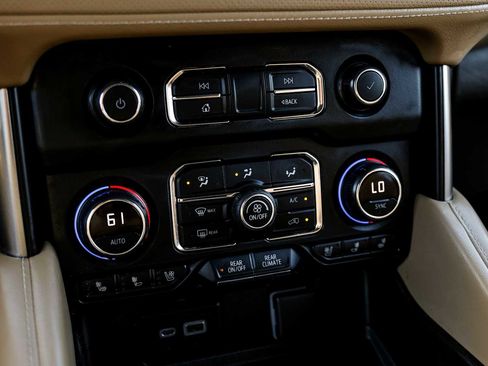 Used 2021 Chevrolet Tahoe Premier w/ Premium Package image 26