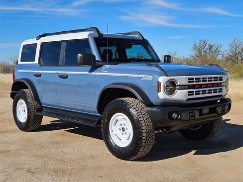 Used 2025 Ford Bronco Heritage Edition image 3