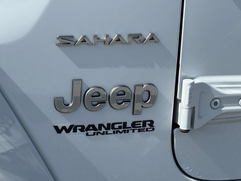 Used 2018 Jeep Wrangler Unlimited Sahara AWD/4WD image 44