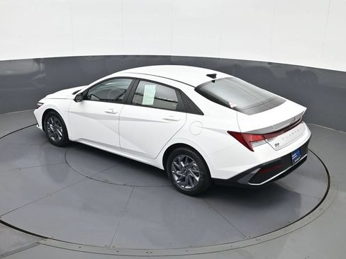 Certified 2024 Hyundai Elantra SEL FWD image 20