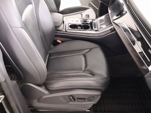 Used 2022 Audi Q8 Premium Plus w/ Premium Plus Package image 14