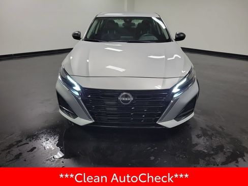 Used 2024 Nissan Altima 2.5 SV FWD image 3