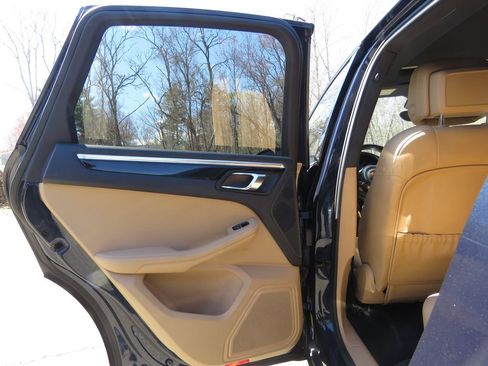 Used 2017 Porsche Macan AWD/4WD image 19