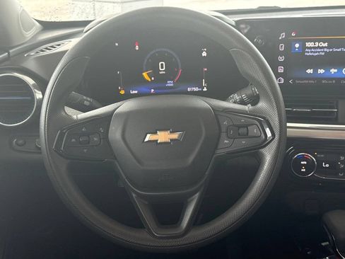 Used 2024 Chevrolet Trax LT FWD image 20