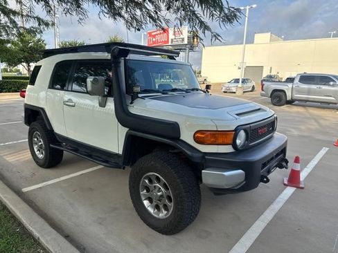 Used 2012 Toyota FJ Cruiser 4WD w/ Upgrade Pkg image 2