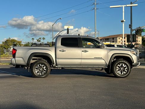 Used 2019 Toyota Tacoma TRD Off-Road image 6