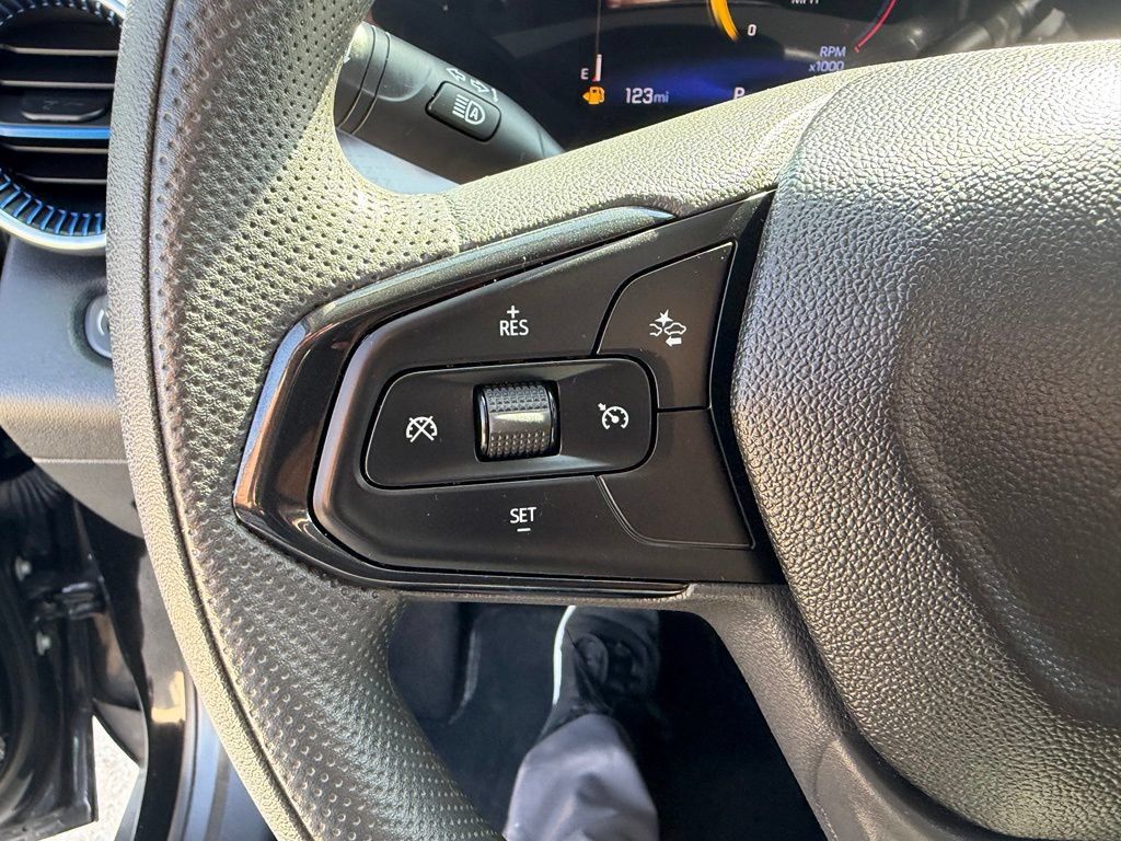 Used 2025 Chevrolet Trax LT FWD image 14