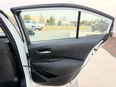 Used 2021 Toyota Corolla LE image 20