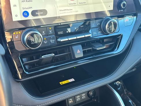 Used 2023 Toyota Highlander XSE image 26