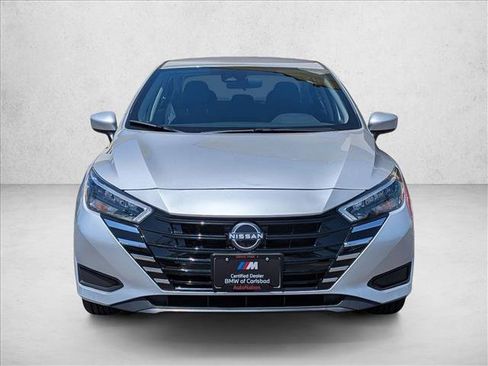 Used 2025 Nissan Versa SV FWD image 2