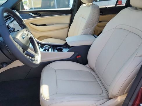 New 2025 Jeep Grand Cherokee Limited w/ Luxury Tech Group II image 15