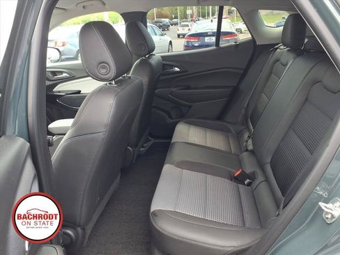 Used 2025 Chevrolet Trax LT FWD image 28