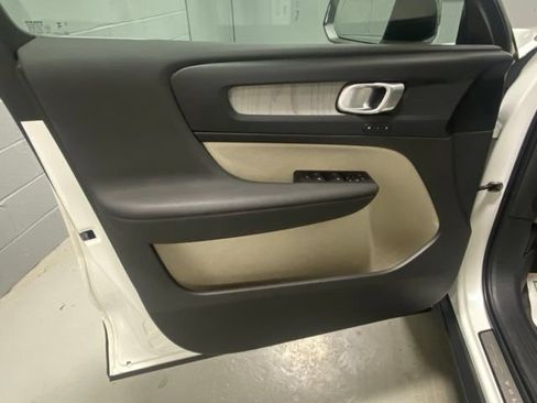 Used 2024 Volvo XC40 B5 Plus w/ Climate Package AWD/4WD image 7