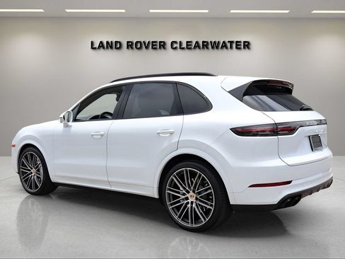 Used 2023 Porsche Cayenne Turbo AWD/4WD image 3