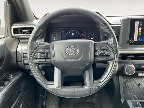 Used 2025 Toyota Tacoma SR5 AWD/4WD image 11