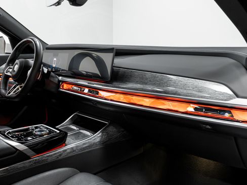 Used 2023 BMW 760i xDrive image 20