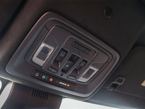 Used 2024 GMC Sierra 3500 Denali Ultimate image 19