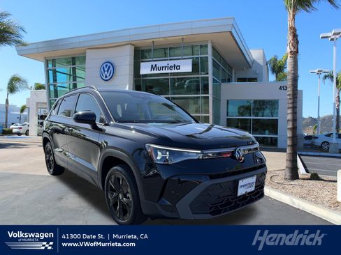 Used 2025 Volkswagen Taos SE FWD image 1