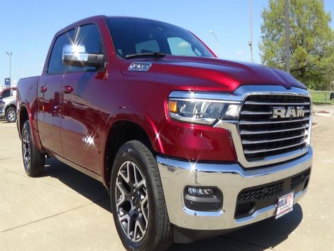 Used 2025 RAM 1500 Laramie AWD/4WD image 4